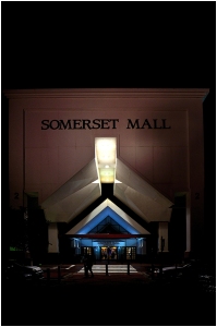 One of the entrances to the huge Somerset Mall shopping complex between Somerset West and the Strand. This used to be one of my all-time favourite haunts.
